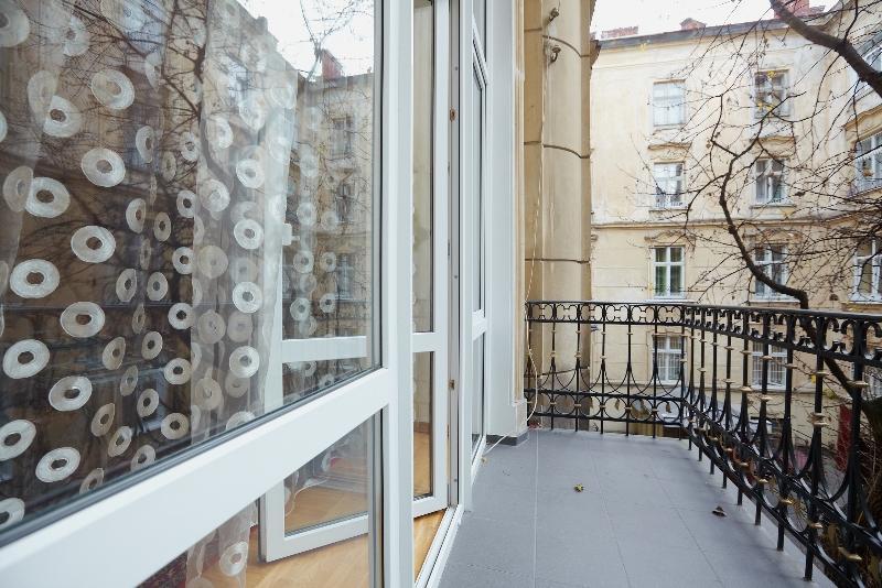 Apartments On Doroshenka 19 リヴィウ エクステリア 写真